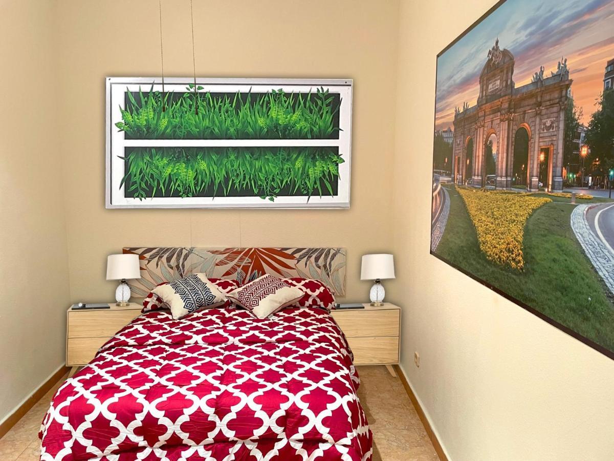 Bed and Breakfast Sol Montera & Parking Tph Мадрид Экстерьер фото